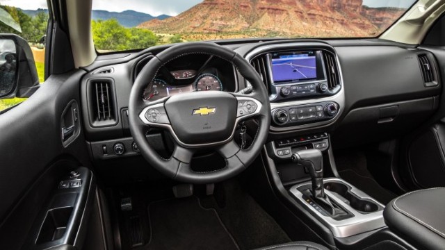 2022 Chevrolet Colorado interior
